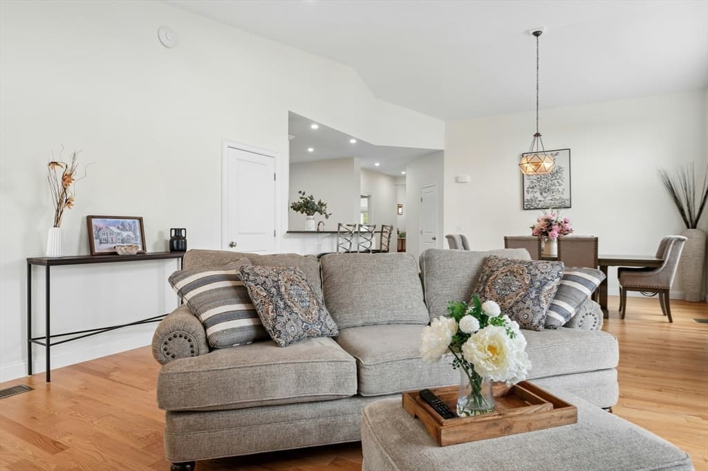 Condominium at 44 Logans Run # 44, Millbury MA 01527, Millbury, photo 16 of 41