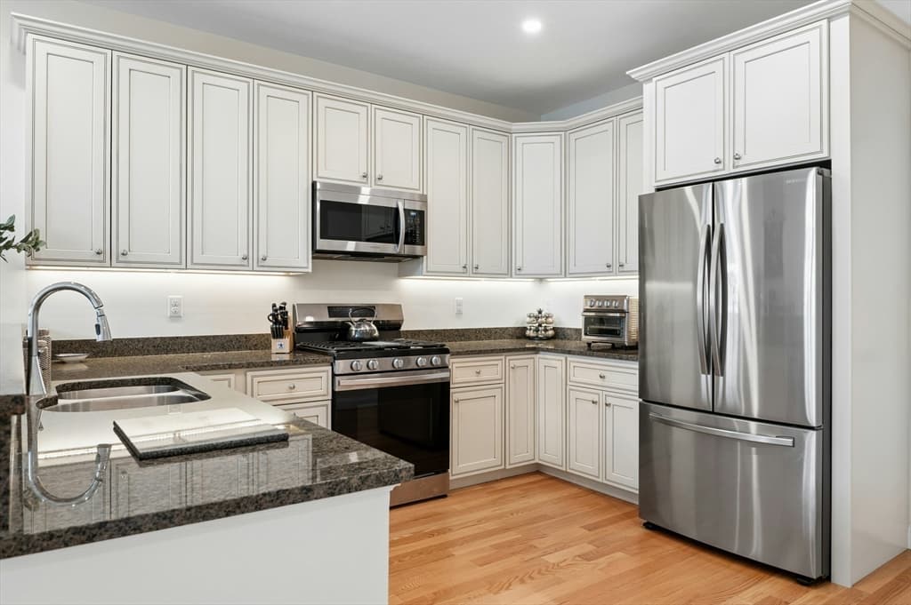Condominium at 44 Logans Run # 44, Millbury MA 01527, Millbury, photo 9 of 41