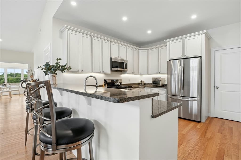 Condominium at 44 Logans Run # 44, Millbury MA 01527, Millbury, photo 10 of 41