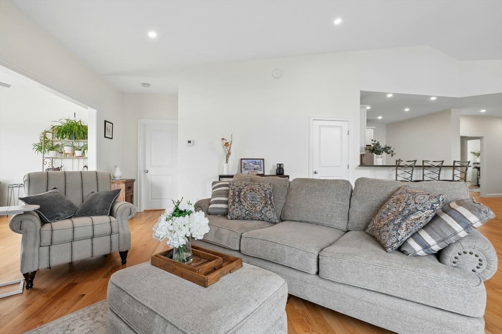 Condominium at 44 Logans Run # 44, Millbury MA 01527, Millbury, photo 15 of 41