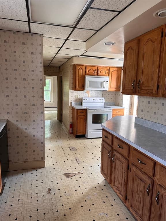 3 Family at 353 Chestnut St, Gardner MA 01440, Gardner, photo 11 of 39