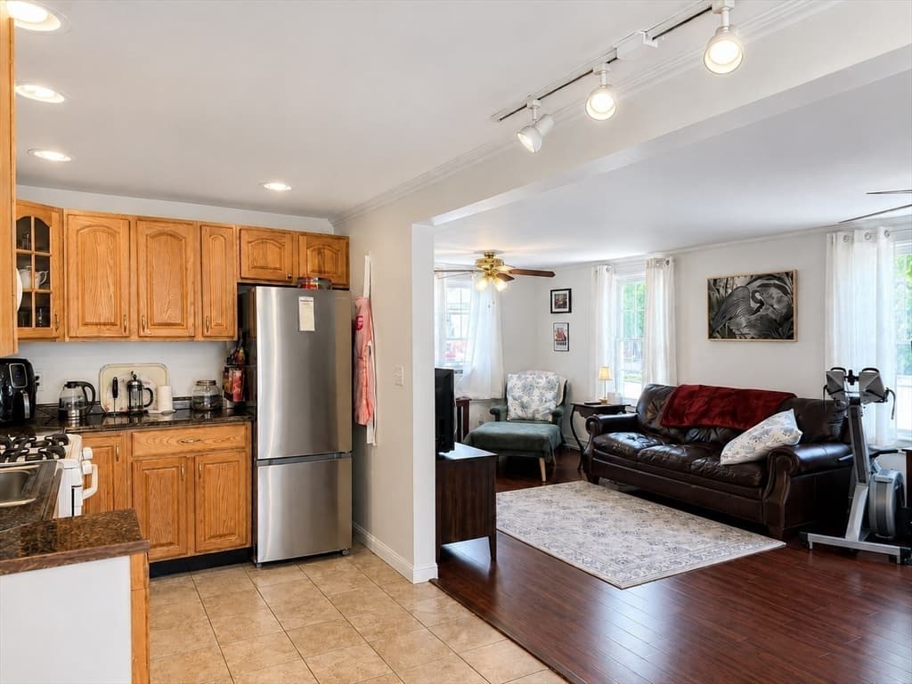61 Church Street, New Bedford MA 02746 photo 9
