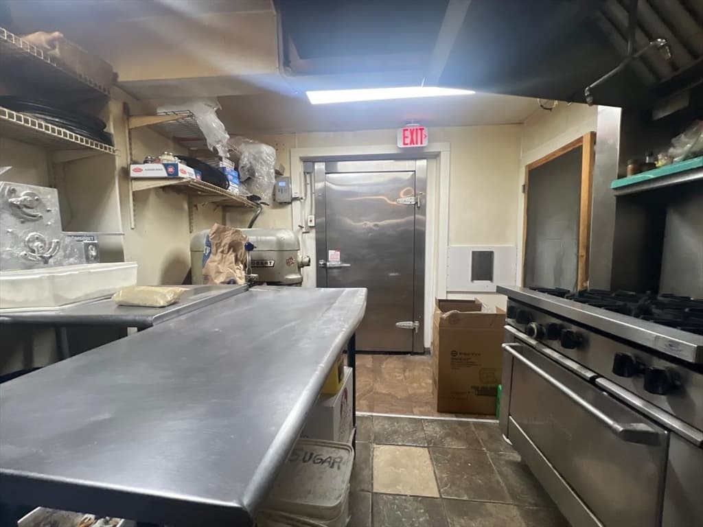 381 Sconticut Neck Rd, Fairhaven MA 02719 photo 11