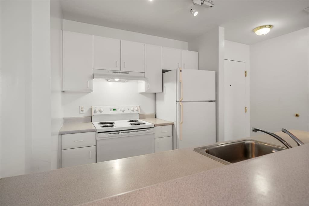 Condominium at 636 Beacon St # 505, Boston MA 02215, photo 5 of 26