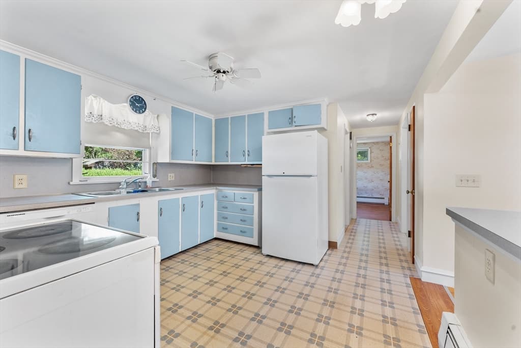 Single Family Residence at 48 Westbrook Dr, Seekonk MA 02771, Seekonk, photo 13 of 33