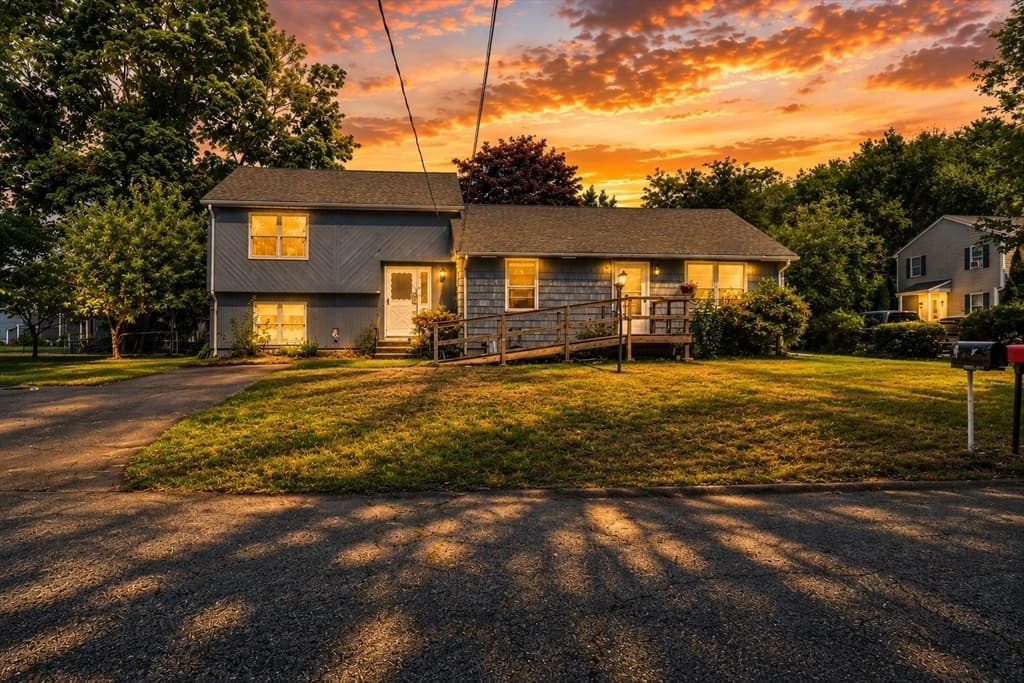 Single Family Residence at 48 Westbrook Dr, Seekonk MA 02771, Seekonk, photo 5 of 33