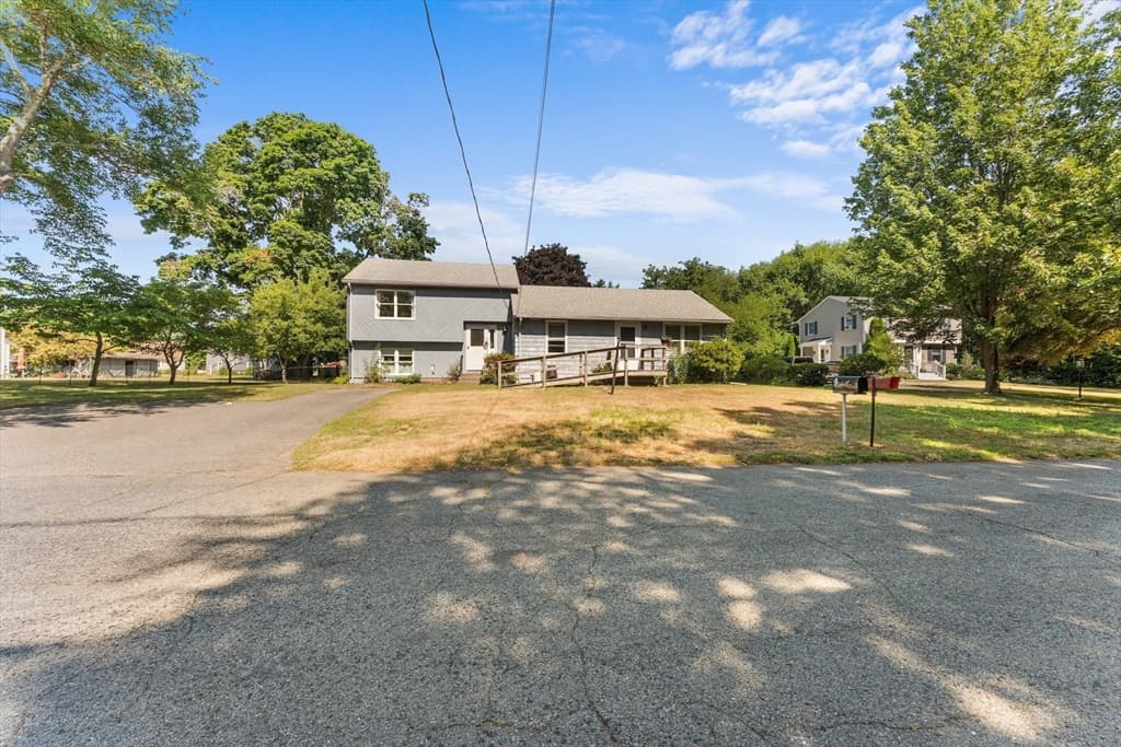 Single Family Residence at 48 Westbrook Dr, Seekonk MA 02771, Seekonk, photo 4 of 33