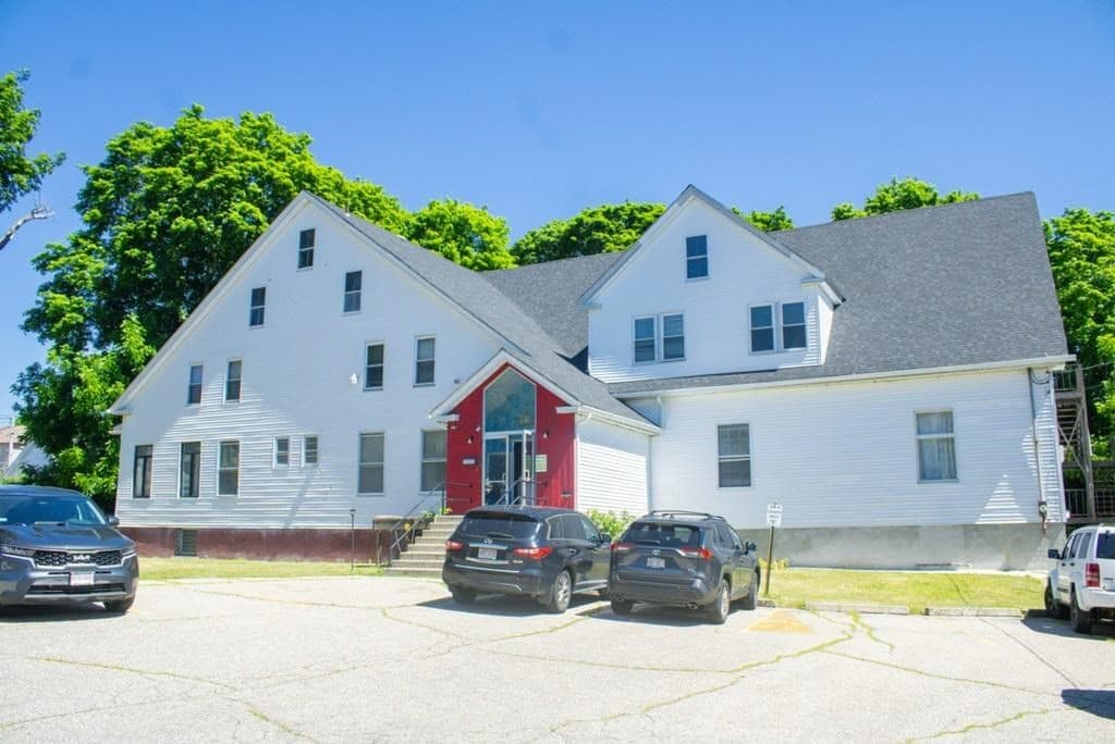 3 Saenger St, Dudley MA 01571