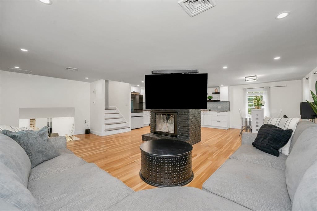 230 North St, Tewksbury MA 01876 photo 22