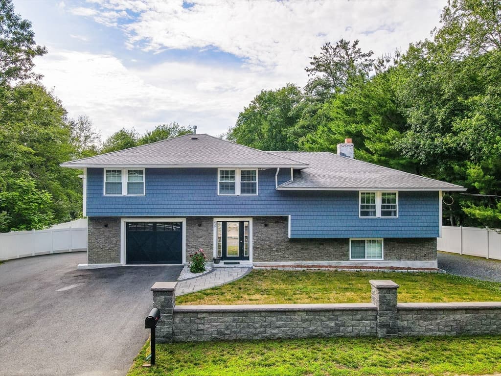 230 North St, Tewksbury MA 01876