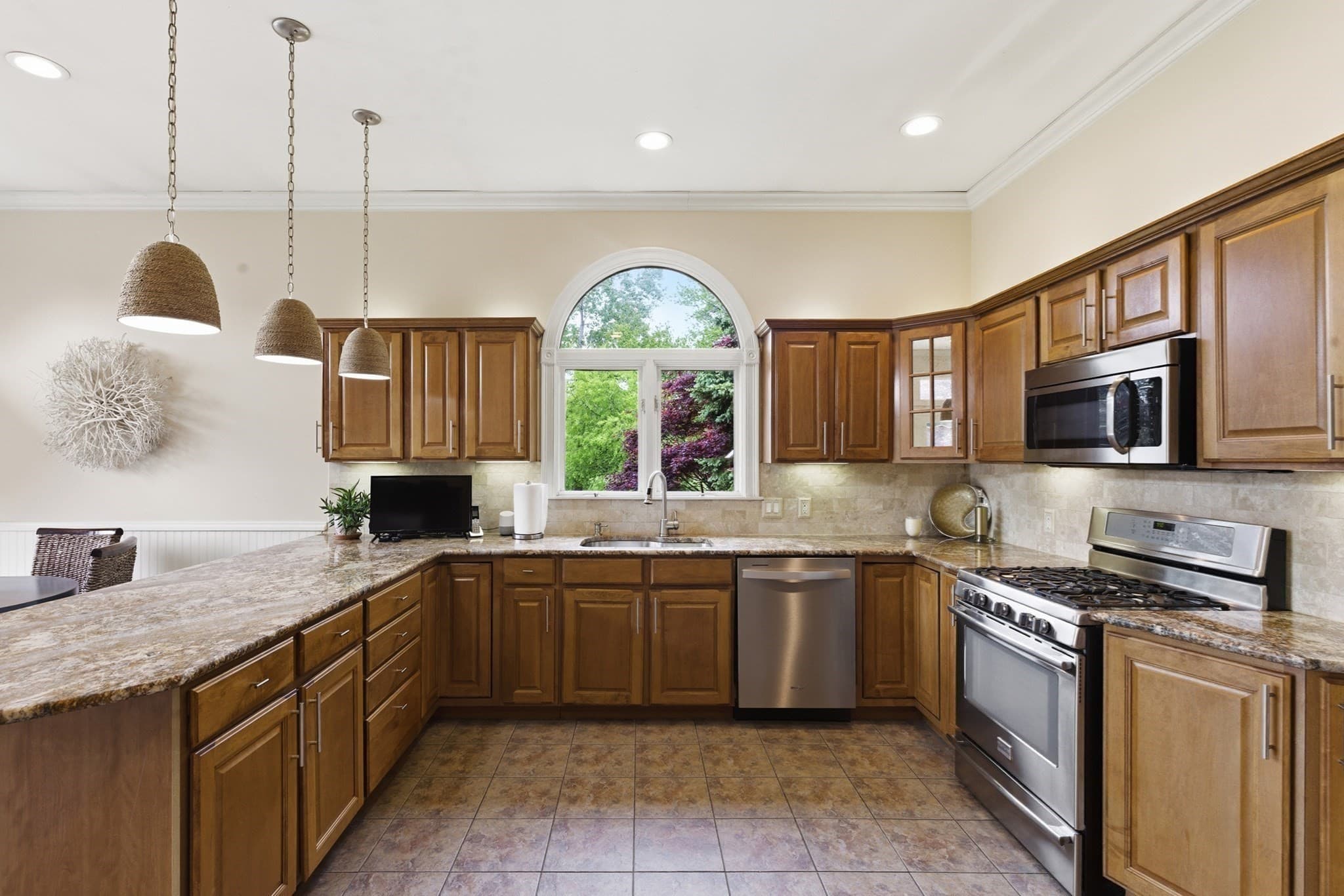 Single Family Residence at 3 Sandpiper Dr, Westport MA 02790, photo 14 of 41