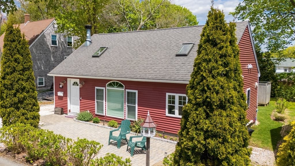 73 Congdon St, Narragansett RI 02882 photo 2