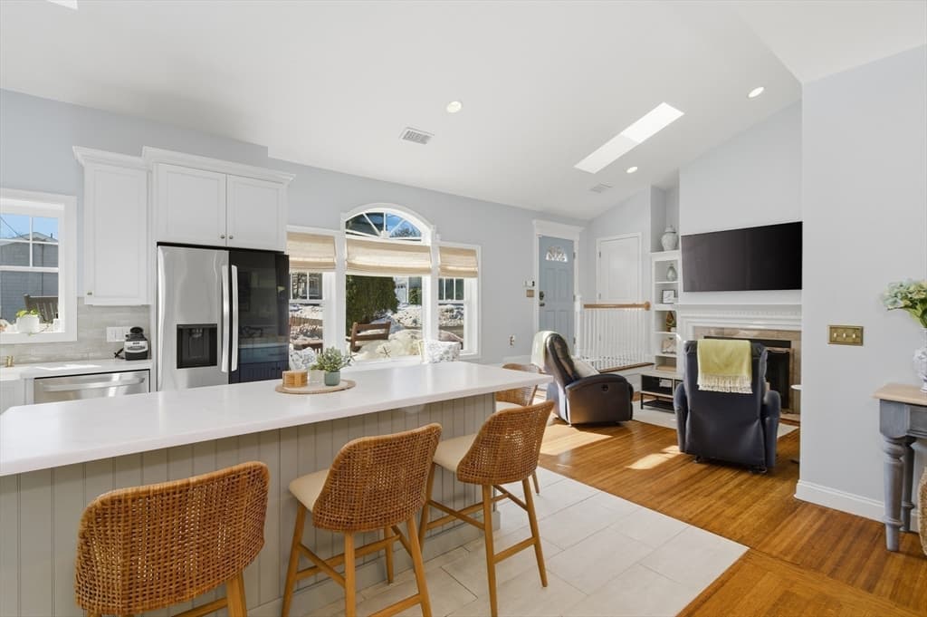 73 Congdon St, Narragansett RI 02882 photo 5