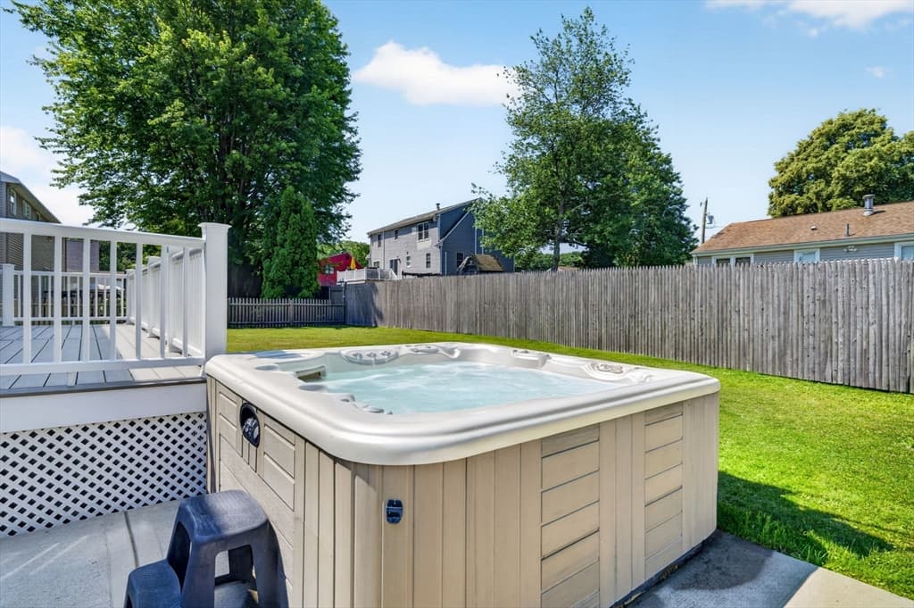 21 Sefton Drive, Bristol RI 02809 photo 3