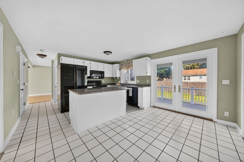 21 Sefton Drive, Bristol RI 02809 photo 8