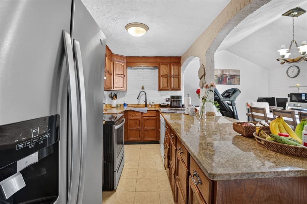 4 Family at 350 S Broadway, Lawrence MA 01843, Lawrence, photo 7 of 35