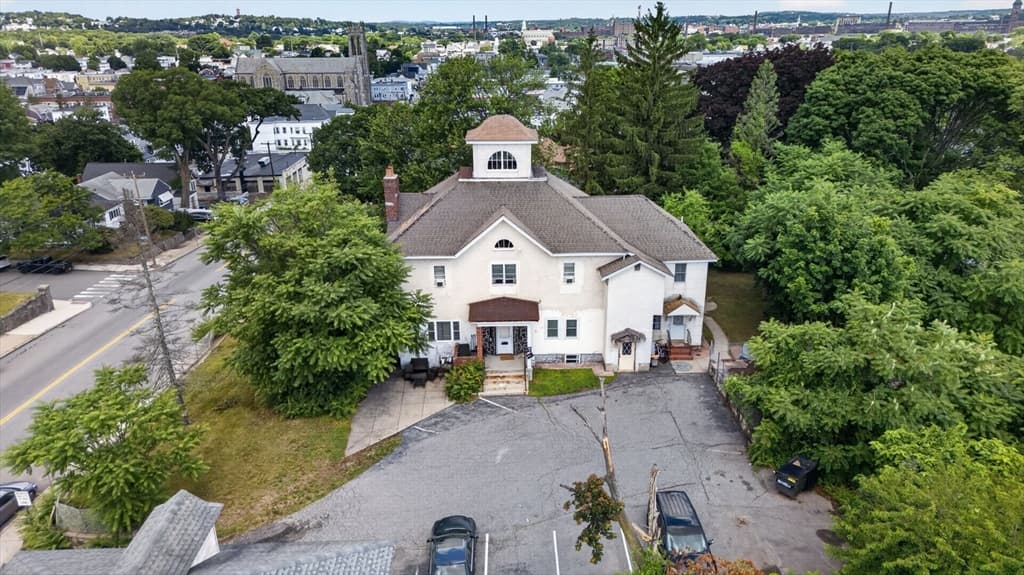 350 S Broadway, Lawrence MA 01843