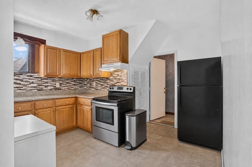 4 Family at 350 S Broadway, Lawrence MA 01843, Lawrence, photo 10 of 35