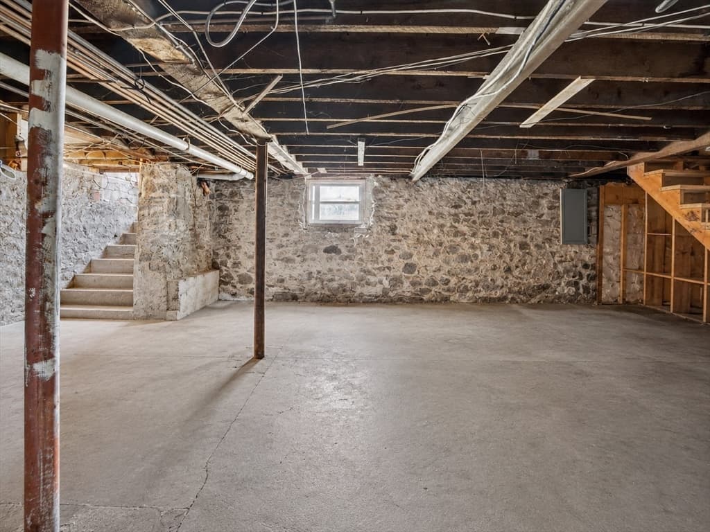 4 Family at 350 S Broadway, Lawrence MA 01843, Lawrence, photo 33 of 35