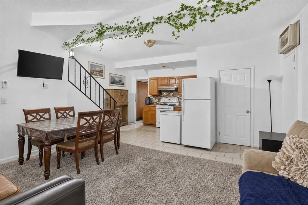4 Family at 350 S Broadway, Lawrence MA 01843, Lawrence, photo 14 of 35
