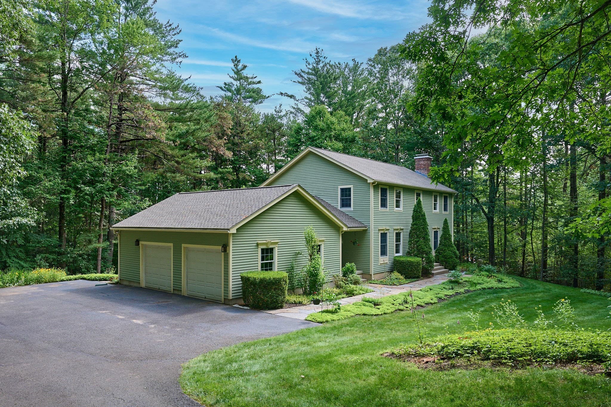 Single Family Residence at 2 Eastwood Dr, Southampton MA 01073, Southampton, photo 2 of 42