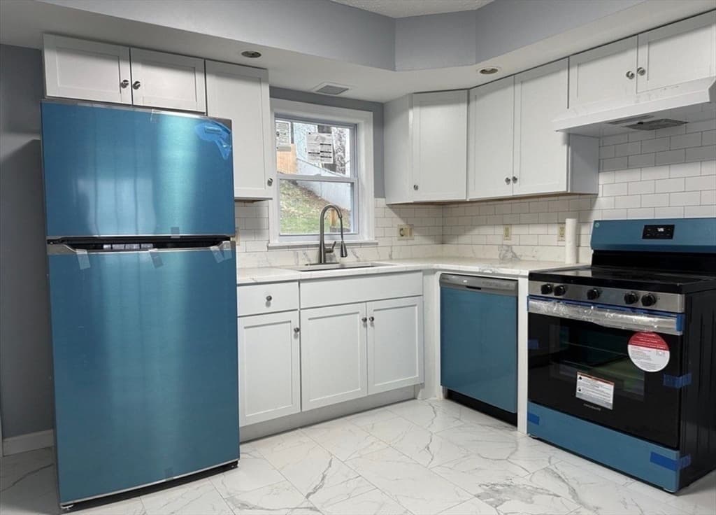 Single Family Residence at 20-8 Rice Ln, Worcester MA 01604, photo 6 of 21