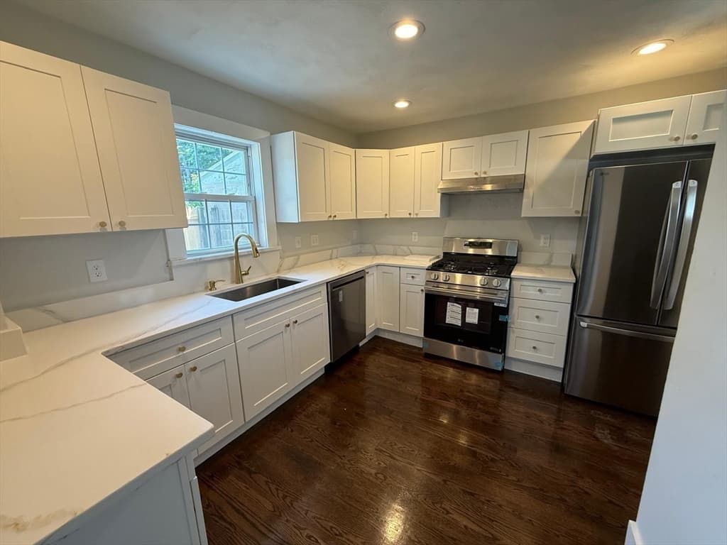 26 Sagamore St, Lynn MA 01902 photo 2