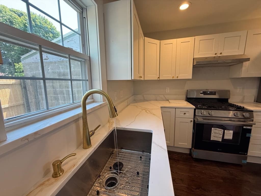 26 Sagamore St, Lynn MA 01902 photo 5