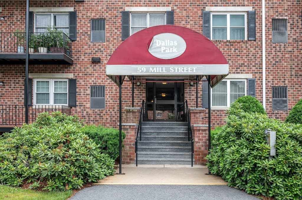 59 Mill St # 301, Dracut MA 01826