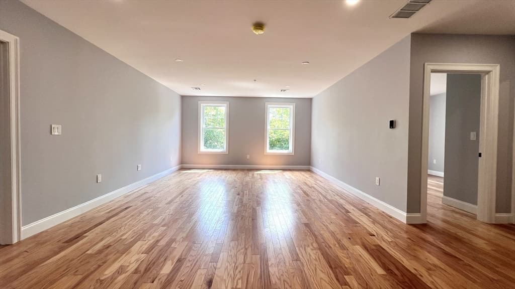 Condominium at 585 Washington St # 0305, Quincy MA 02169, photo 2 of 9