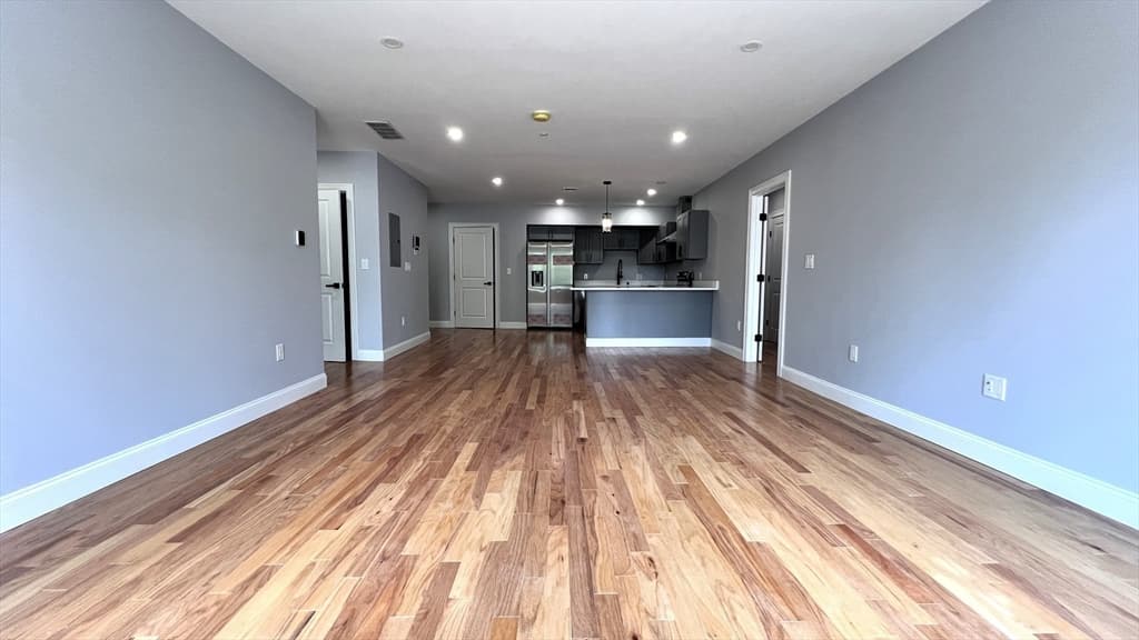 Condominium at 585 Washington St # 0305, Quincy MA 02169, photo 3 of 9