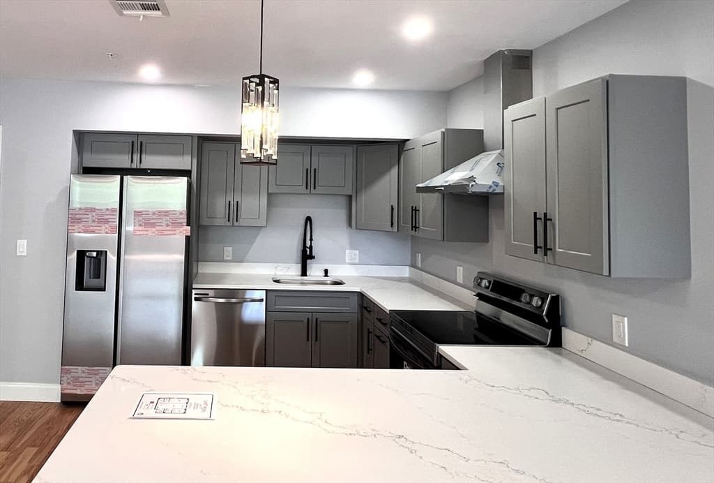 Condominium at 585 Washington St # 0305, Quincy MA 02169, photo 4 of 9