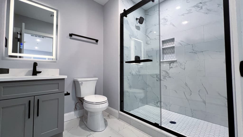 Condominium at 585 Washington St # 0305, Quincy MA 02169, photo 8 of 9