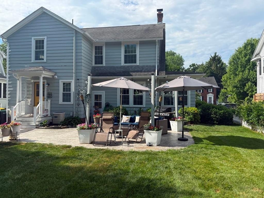 Single Family Residence at 174 Hopkins Pl, Longmeadow MA 01106, photo 2 of 23
