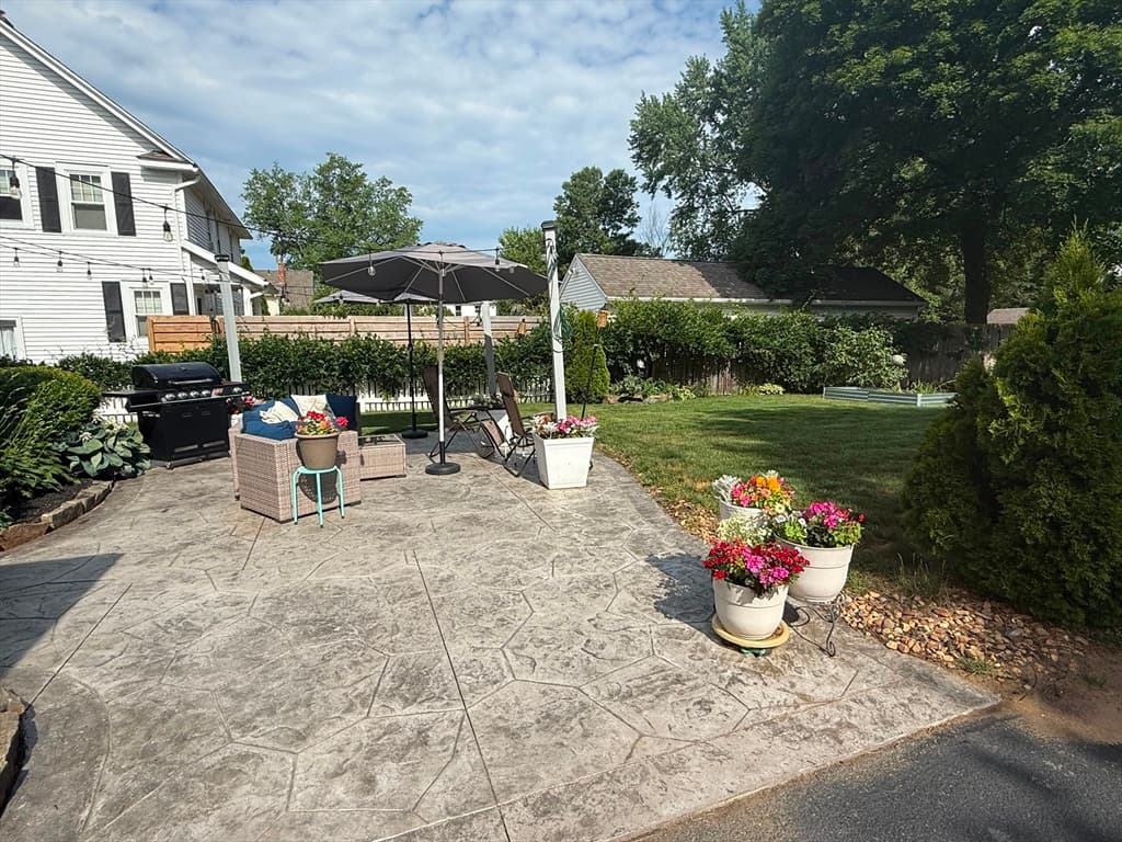 Single Family Residence at 174 Hopkins Pl, Longmeadow MA 01106, photo 3 of 23