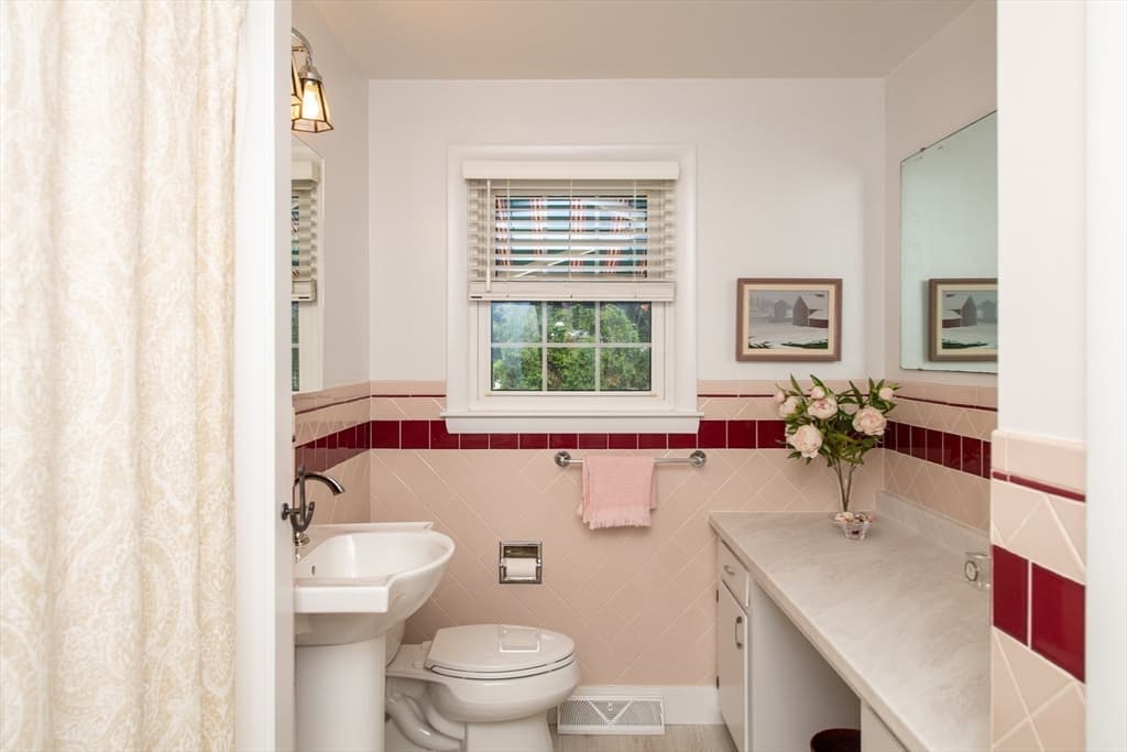 Single Family Residence at 12 Brook Drive, Fairhaven MA 02719, photo 15 of 36