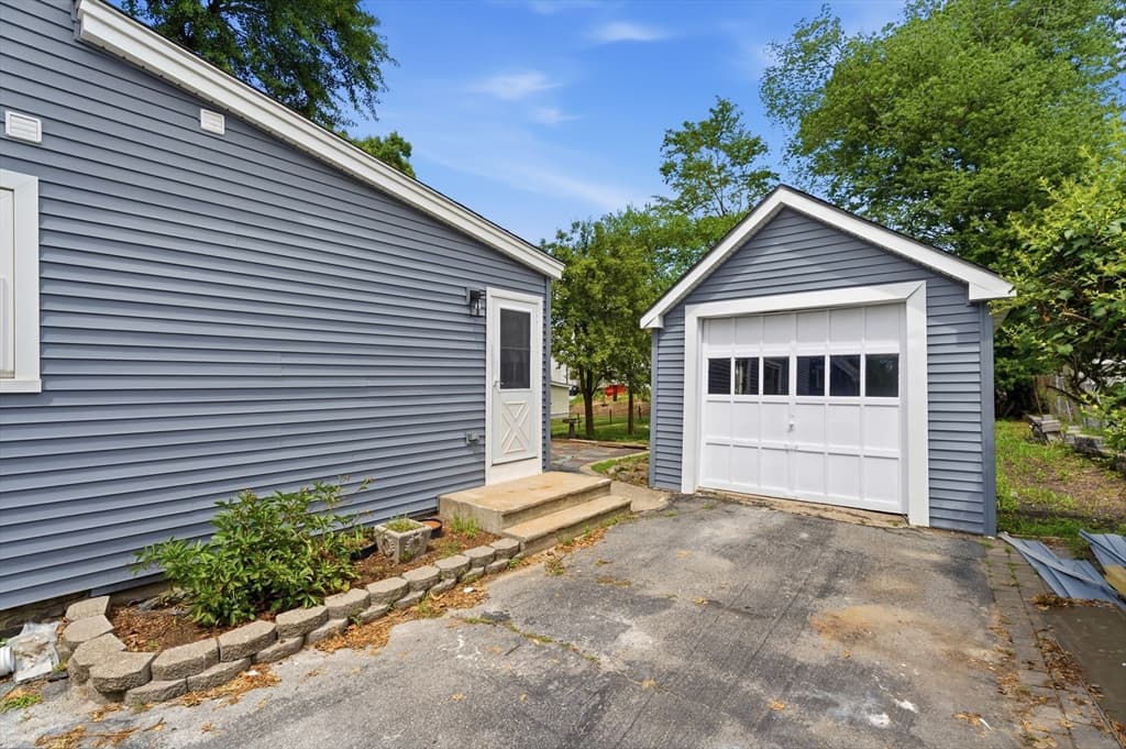 24 Marblehead St, North Andover MA 01845 photo 4