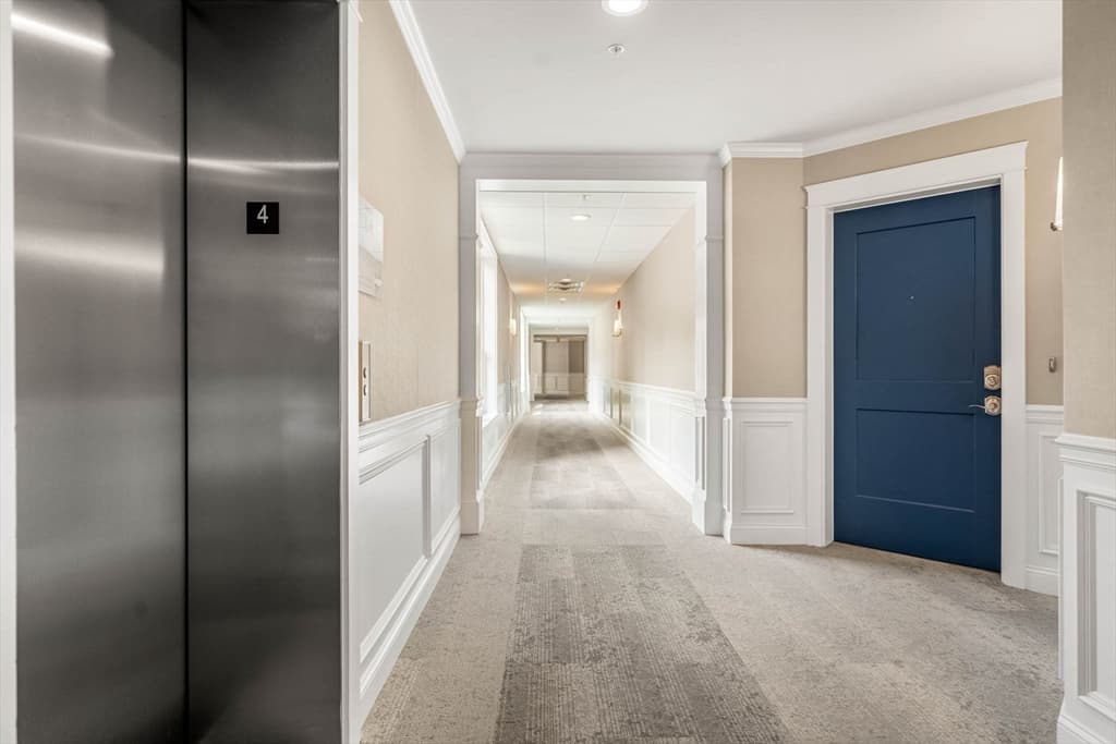 Condominium at 60 Merrimac Street # 403, Amesbury MA 01913, Amesbury, photo 4 of 40
