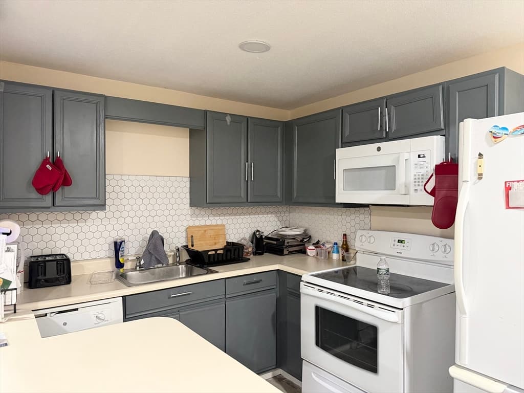 1261 Church Street # 13, New Bedford MA 02745