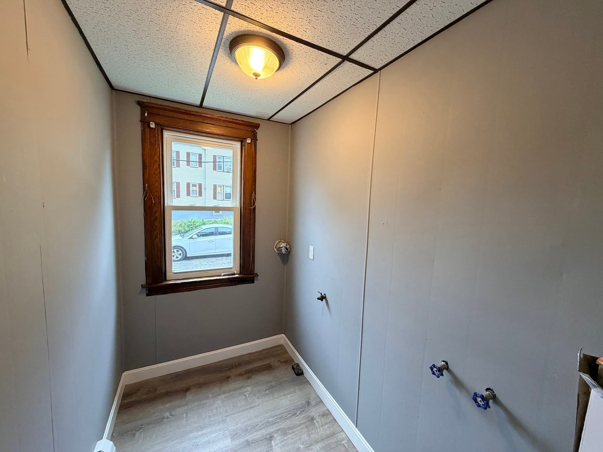 3 Family at 23 Woodford St, Worcester MA 01604, photo 17 of 42