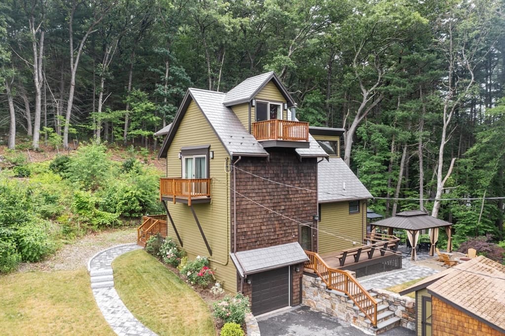 68 Murphy Rd, Hudson MA 01749