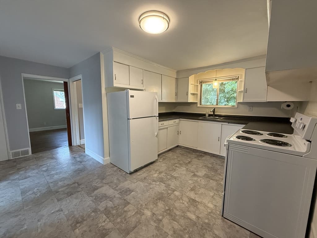 36 Fifth Avenue, Lowell MA 01854 photo 6