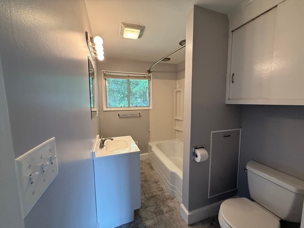 36 Fifth Avenue, Lowell MA 01854 photo 12