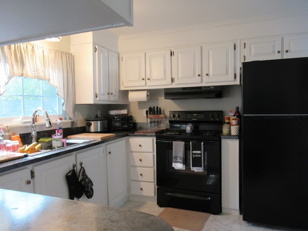 Single Family Residence at 15 Canterbury Lane, Rockland MA 02370, Rockland, photo 4 of 12