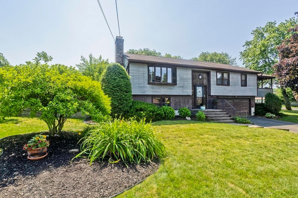 Single Family Residence at 9 Dowds Ln, Chicopee MA 01020, Chicopee