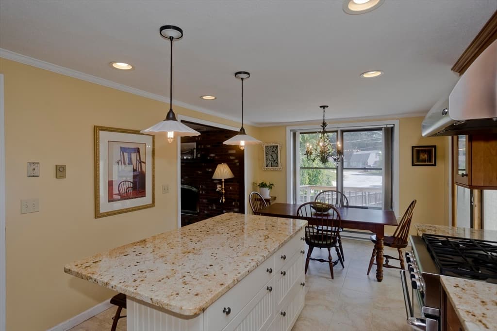 Single Family Residence at 9 Dowds Ln, Chicopee MA 01020, Chicopee, photo 8 of 32