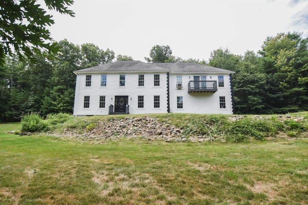 8 Martin Rd, Brookfield MA 01506