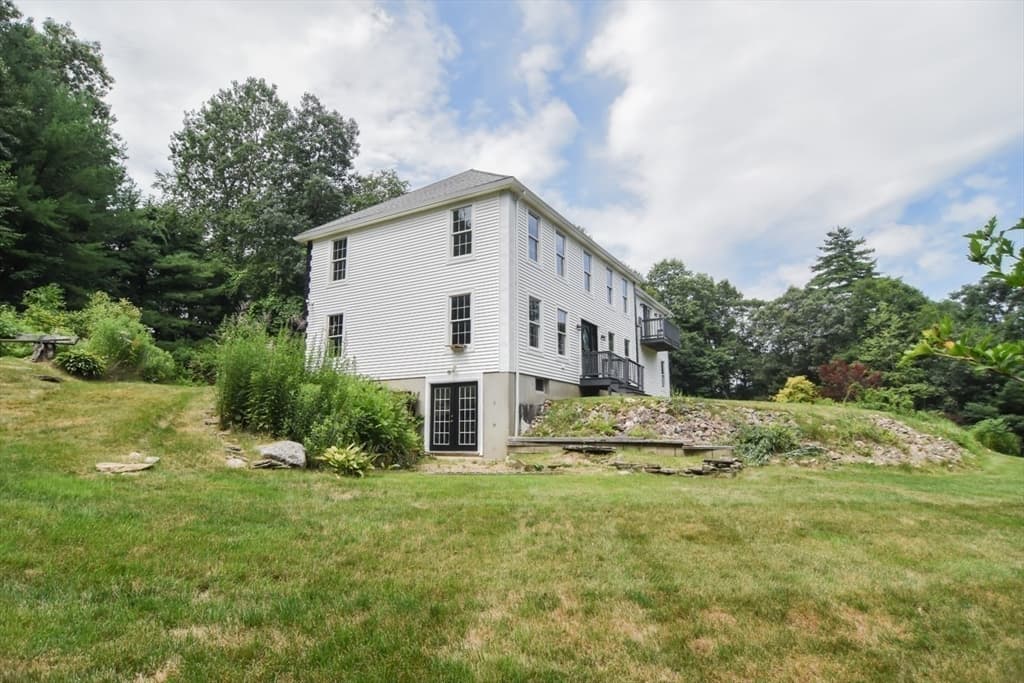 Single Family Residence at 8 Martin Rd, Brookfield MA 01506, Brookfield, photo 5 of 41
