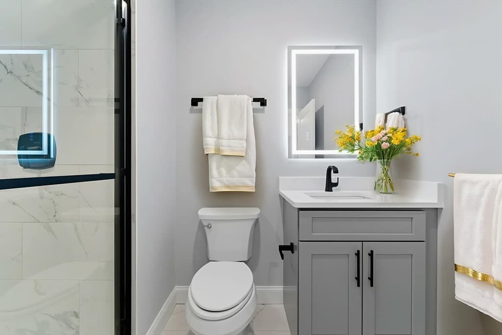 Condominium at 585 Washington St, Quincy MA 02169, photo 11 of 12