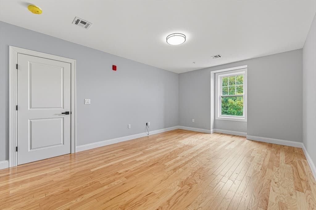 Condominium at 585 Washington St, Quincy MA 02169, photo 8 of 12